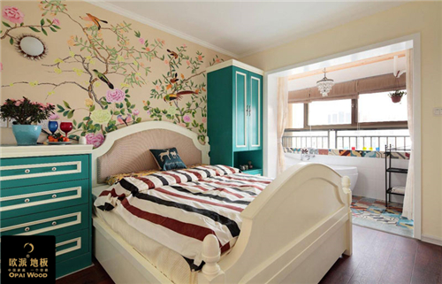 家裝應(yīng)該先貼壁紙還是鋪地板？