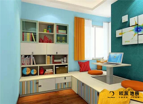 地板竟然成孩子的畫(huà)板......